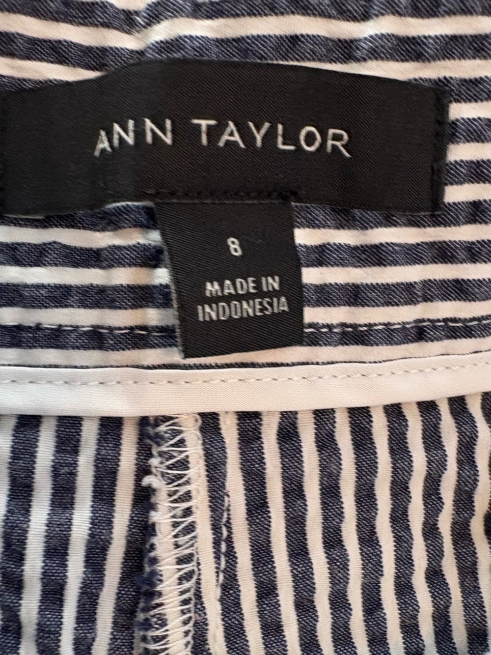Ann Taylor Striped Seersucker Shorts | Size 8 | Blue White Coastal Preppy - Picture 2 of 6